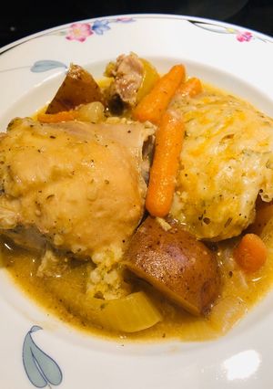 A picture of Crockpot Chicken 🐔 Pot Pie with Cheesy Biscuits.