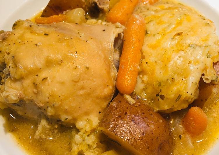 Crockpot Chicken �?� Pot Pie with Cheesy Biscuits