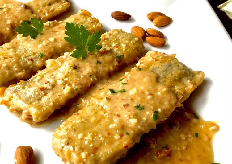 Pencas rellenas de jamón en salsa de almendras
