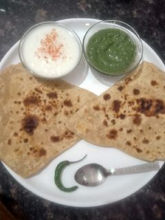 तिकोना पराठा (tikona paratha recipe in Hindi) रेसिपी मुख्य फोटो