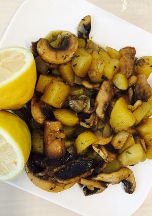 صورة لوصفة مفركة بطاطا وفطر سريعة