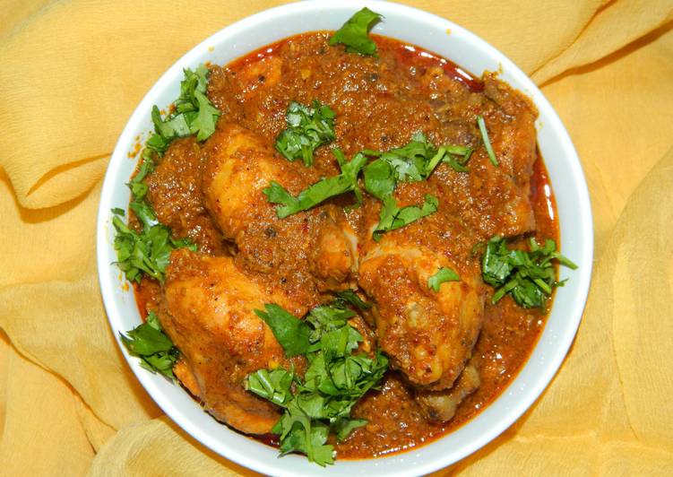 Steps to Prepare Any-night-of-the-week Kolhapuri Hot And Spice Chicken Recipe With Kolhapuri Masalas