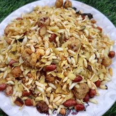 A picture of Trail dryfruits poha chivda namkeen.