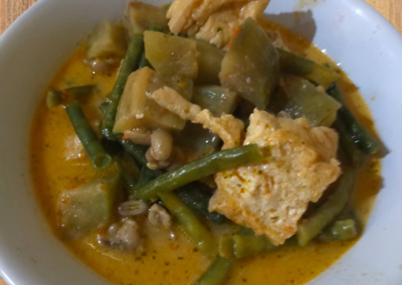Lodeh kacang sriwet, terong, tahu pedas
