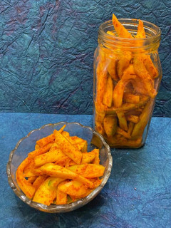 आम का लाल मिर्च व हींग वाला अचार रेसिपी मुख्य फोटो