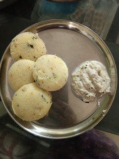 रवा इडली (rava idli recipe in Hindi) रेसिपी मुख्य फोटो