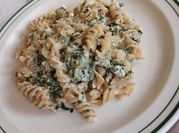 Una foto de fusilli al parmesano
