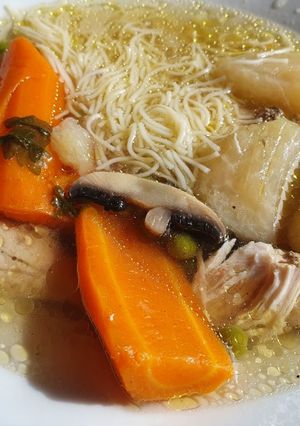 Újházi tyúkhúsleves recept fotója
