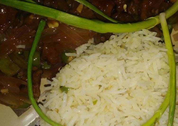 Garlic rice with beef chilli