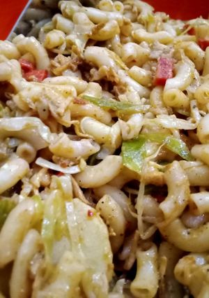 A picture of Chicken vegetable macaroni.