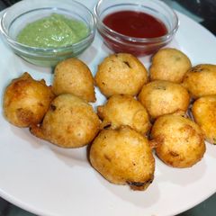 A picture of Urad dal vada (gluten-free, Protein-rich).