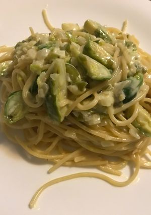 Una foto de Spaguetti con Bruselas a la crema