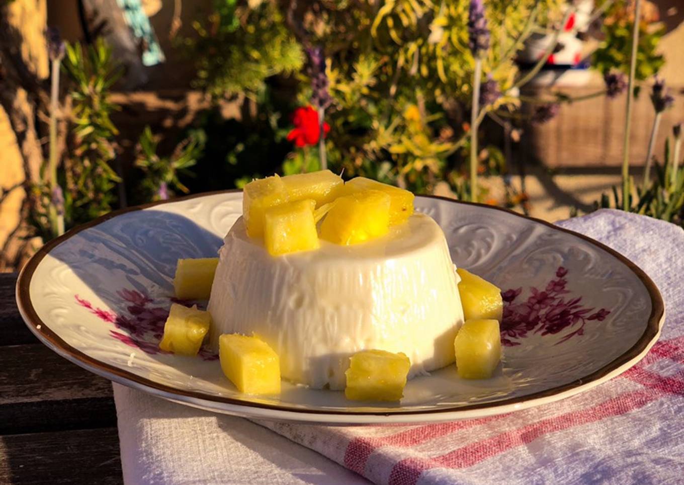 Panna cotta de piña colada