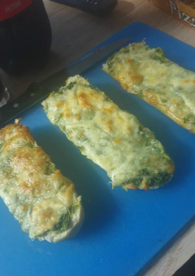Una foto de Pan de ajo y queso