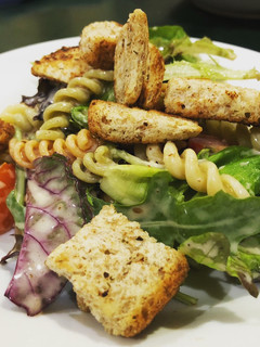 Foto resep Highland Mesclun Salad Pack with Fusilli, Crouton and Roasted Sesame Dressing