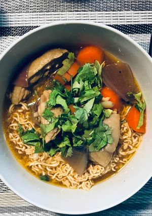 Hình của món Mì gói cà ri gà.