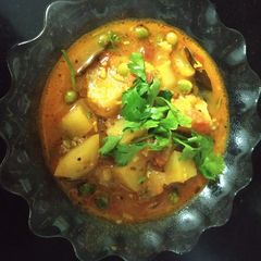 A picture of Aloo matar sabzi.