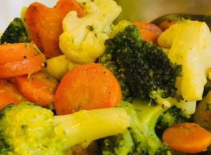 Párolt zöldségkeverék ázsiai fűszerkeverékkel 🥦🥕🍄 recept fotója