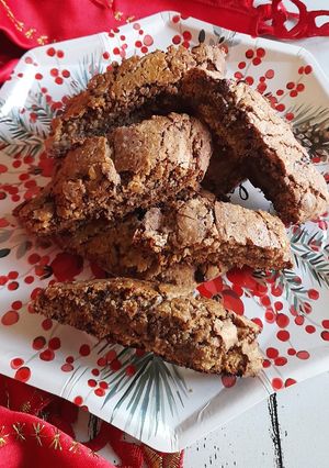 Foto di Cantucci nocciole e cioccolato