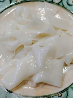 รูปของ ก๋วยเตี๋ยวเส้นใหญ่แป้งข้าวเจ้าแบบโบราณ