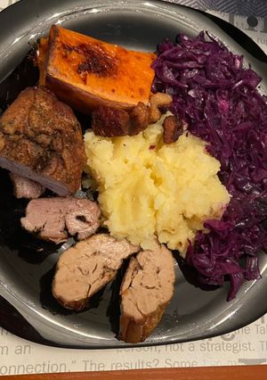 Sült liba máj zsíros krumplival, almás lila káposztával és Sütő tökkel :) Márton nap újra recept fotója