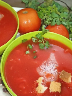 टमाटर सूप विथ मैगी फ्लेवर (tamatar soup with maggi flavour recipe in Hindi) रेसिपी मुख्य फोटो