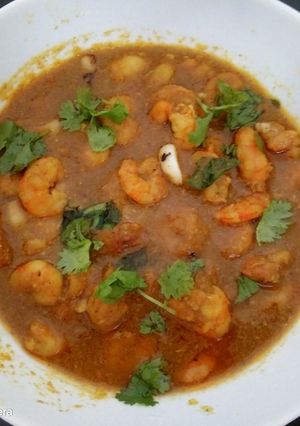 A picture of Dhaba  Style  Garlic  Prawns Curry.