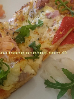 Una foto de Pizza crujiente mar y montaña