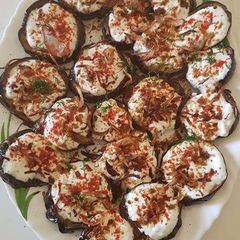 A picture of Grilled eggplant with yoghurt sauce.