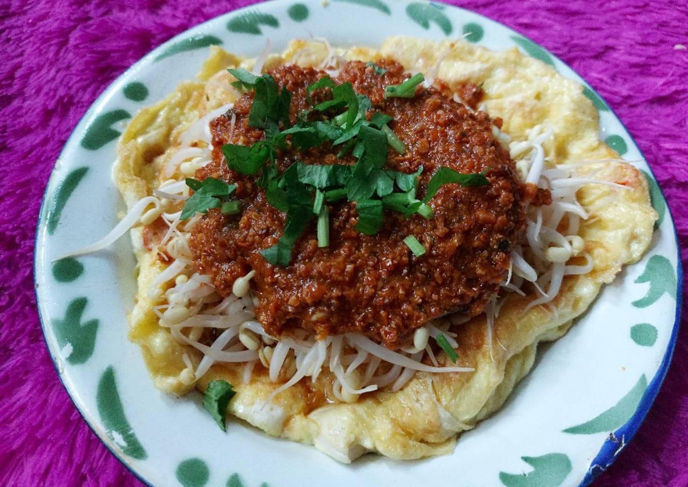 Tahu telur bumbu pecel