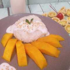 A picture of Manggo sticky rice.