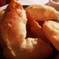 A picture of Bhature.