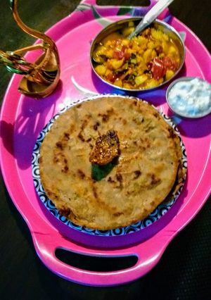 A picture of Paneer Veg Mix Masala Parathas.