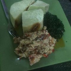 A picture of Boiled yam with egg sauce and vegetable.