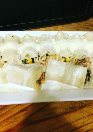 Una foto de Canelones express relleno de jamón queso y espinaca