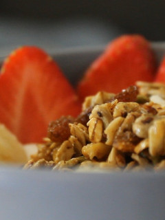 Una foto de 😉 Como hacer GRANOLA CASERA SALUDABLE en Sartén / Sin HORNO -👉 Desayunos Veganos Fáciles