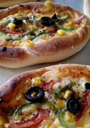 A picture of Pizza Boats#Baking contest.