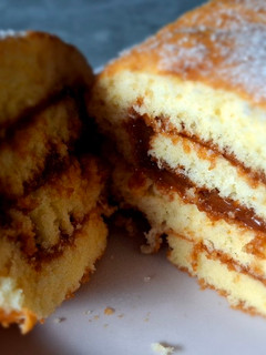 Una foto de Arrollado de dulce de leche