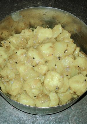 A picture of Arbi in mustard gravy.