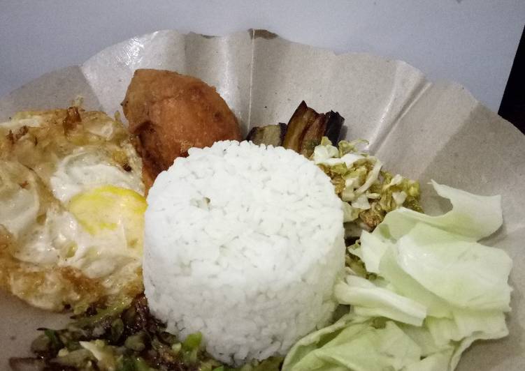 Ayam penyet sambal pecak