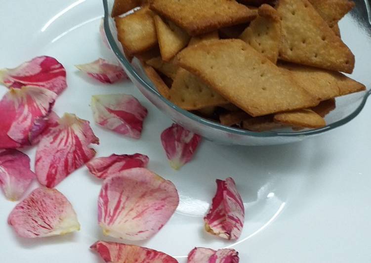 Recipe of Favorite Shakarpara(wheat flour fritters)