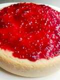 Tarta de queso quark en microondas con compota de fresa