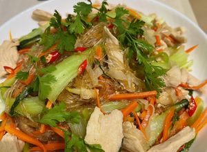 Hình của món Miến xào ức gà cải thìa.