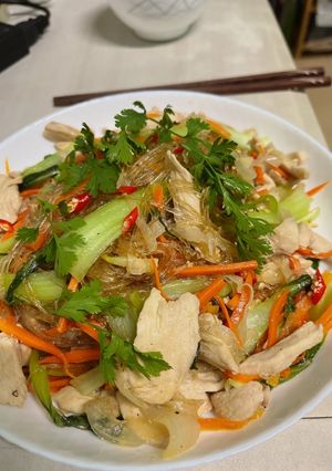 Hình của món Miến xào ức gà cải thìa.
