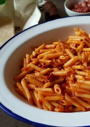 A picture of Macaroni with Chorizo and Ham.