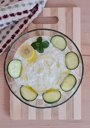 Una foto de Ensalada de pepino y yogur 🥗 🥒 🥛