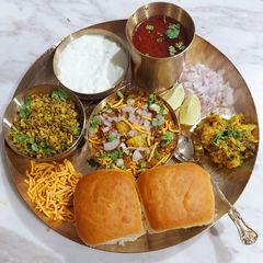 A picture of Kolhapuri Misal Pav.