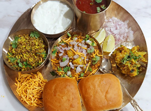 A picture of Kolhapuri Misal Pav.