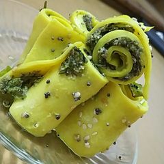 A picture of Stuffed khandavi.