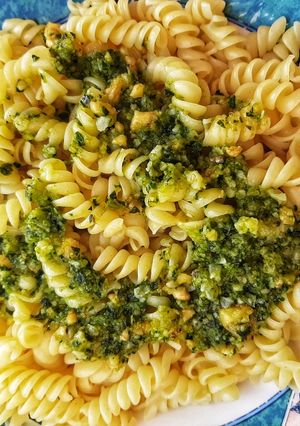 Una foto de Pesto de albahaca